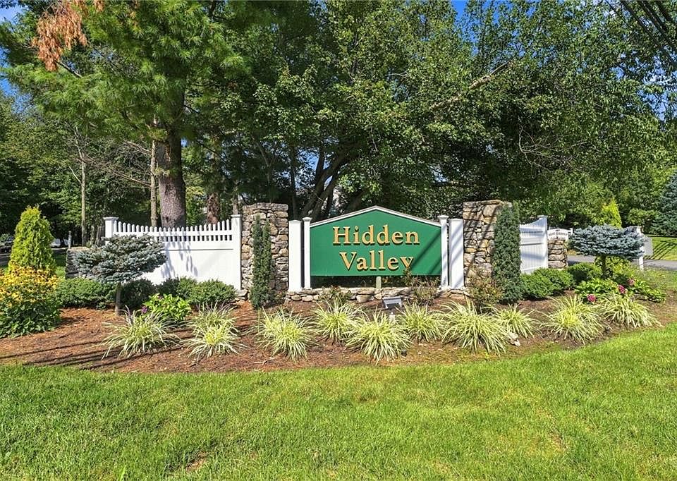 1st image of 106 Trellis Dr