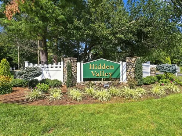 106 Trellis Dr, West Warwick, RI 02893