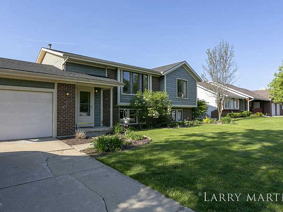 5th image of 2344 Jamestown Dr SE