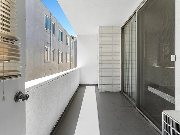 11946 Montana Ave #302 — Photo 23