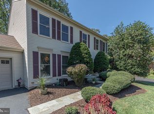 4304 Warner Ln, Chantilly, VA 20151