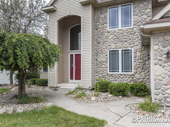 3rd image of 2055 Meadowdale Dr NW