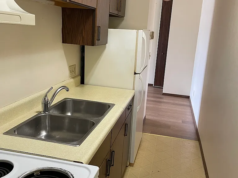 411 Mill St S #4 — Photo 2