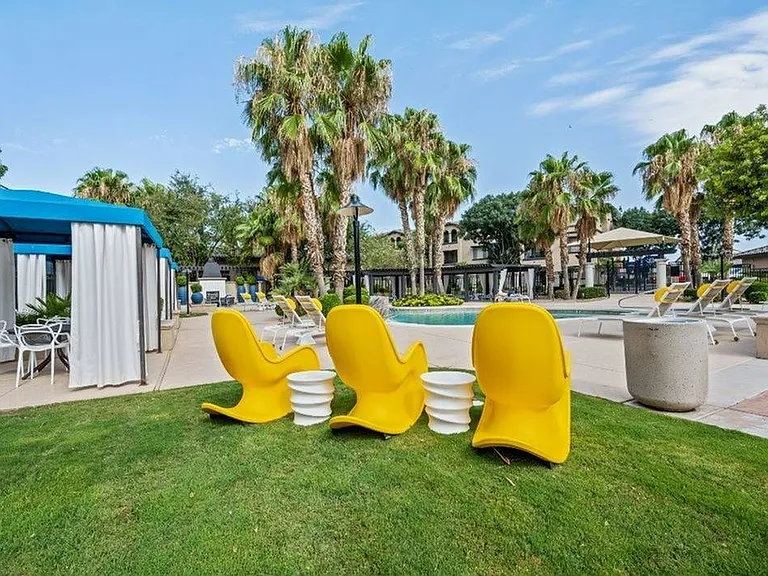 Pool Side Lounge