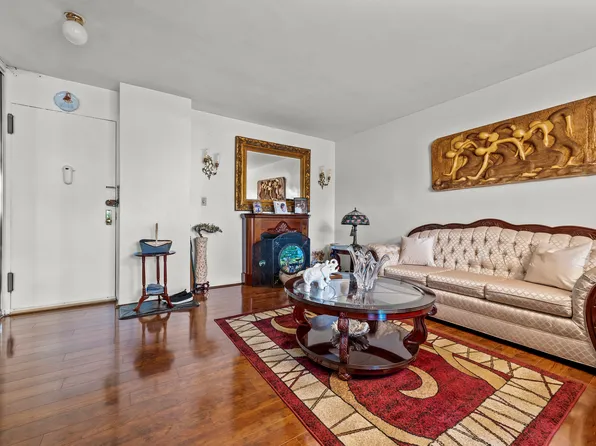 12399 Flatlands Avenue image 4 of 19