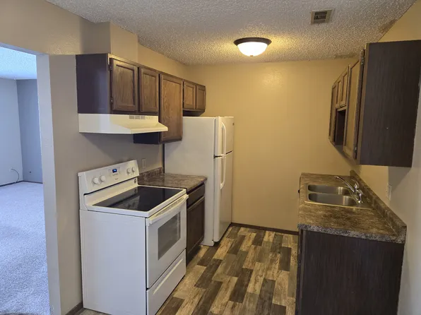 1132 Tiffany Pl APT 5, Waterloo, IA 50701