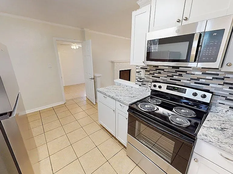 409 Augusta Ave — Photo 7