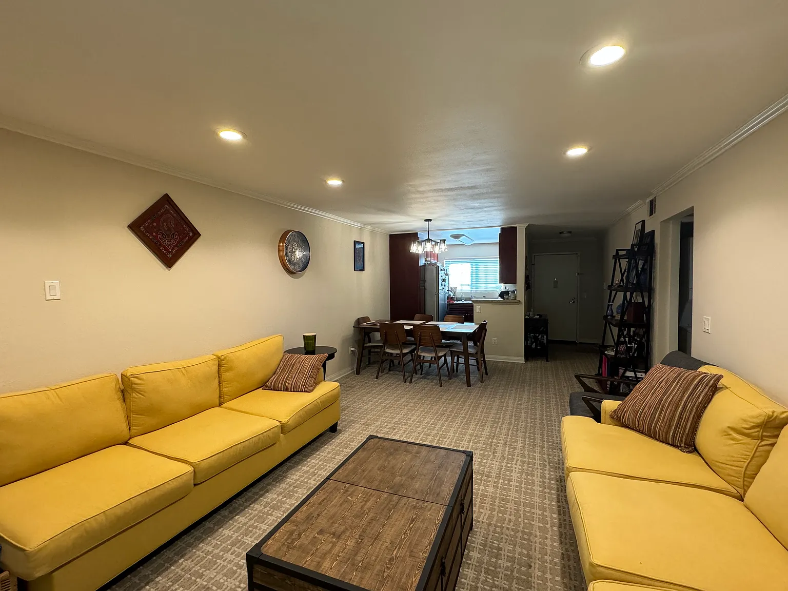 2 bed, 920 sqft, $3,000 — Photo 2