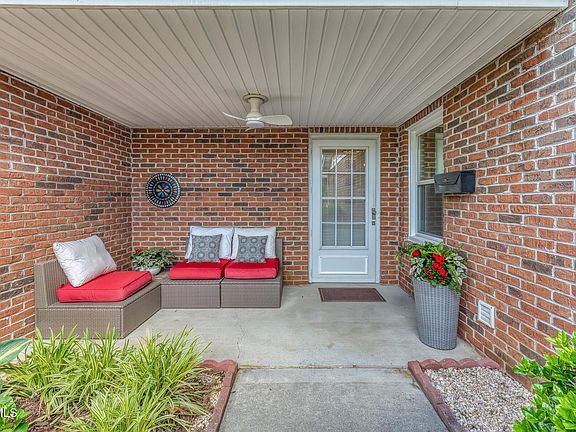 3rd image of 1905 Knob Creek Rd APT 6