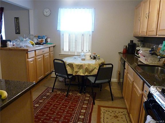 4th image of 115 Doxbury Ln
