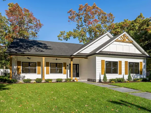 690 Blenheim Ave, Absecon, NJ 08201