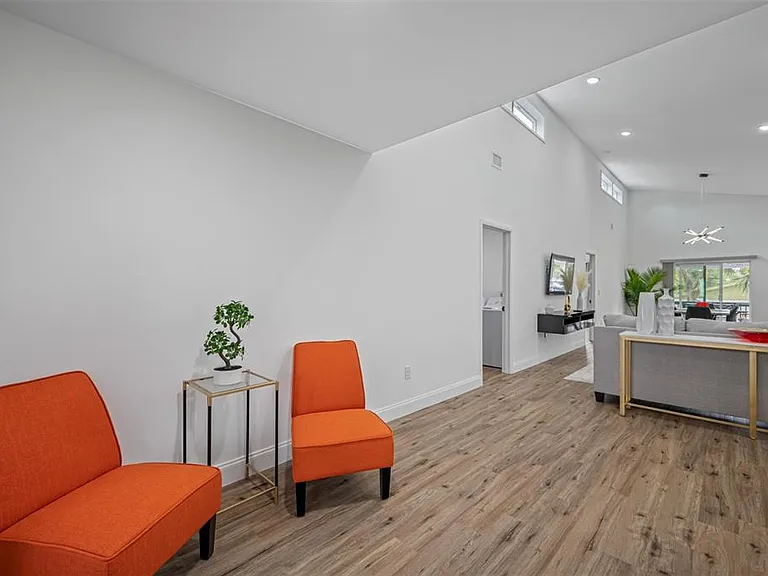 3717 E Clifton St — Photo 5