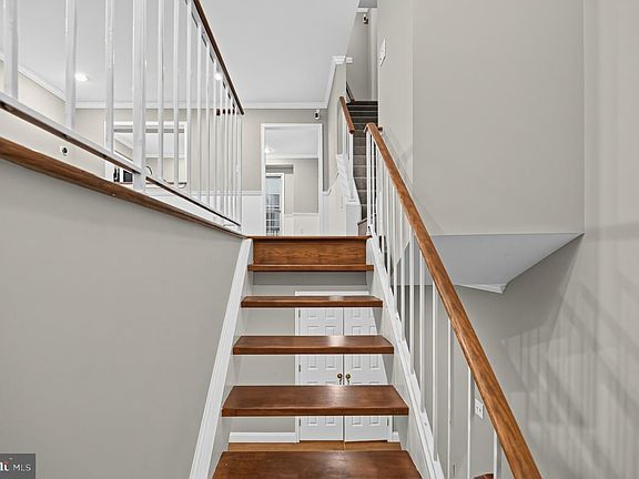 2nd image of 10508 Oronoco Ln