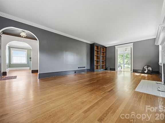 4th image of 104 Jefferson St