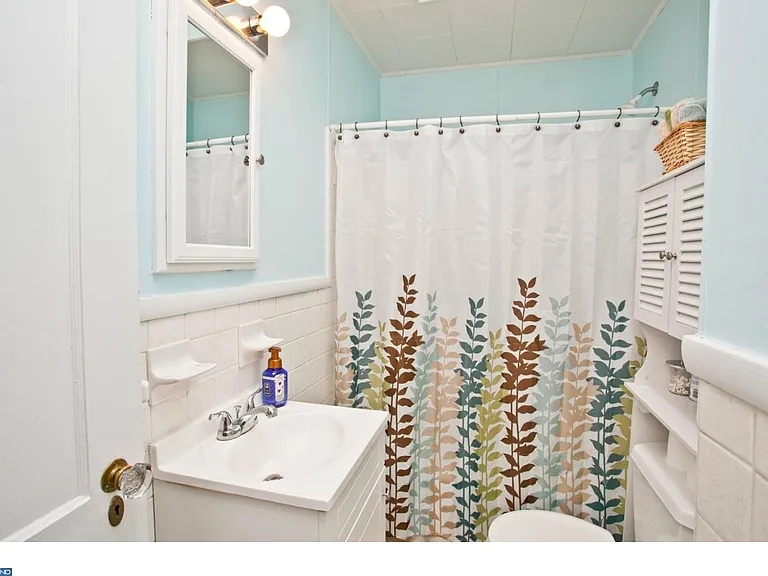 3351 Ainslie St — Photo 12