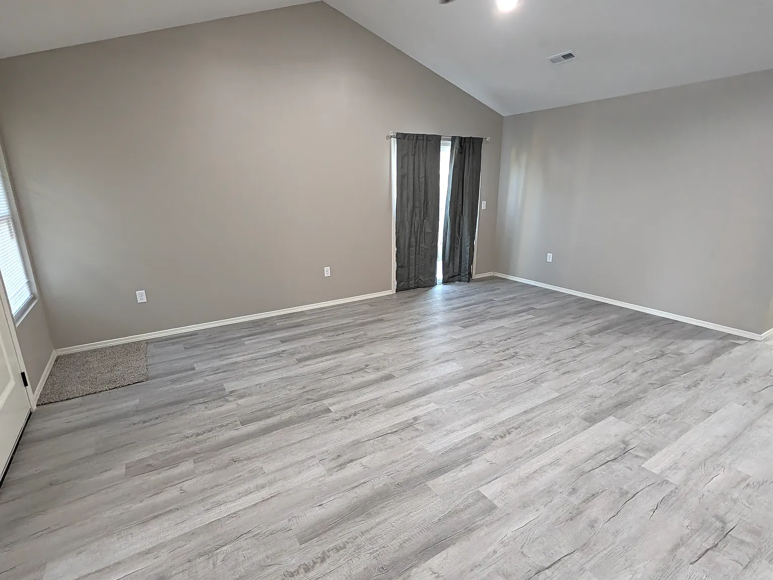 4 bed, 2172 sqft, $1,995 — Photo 2