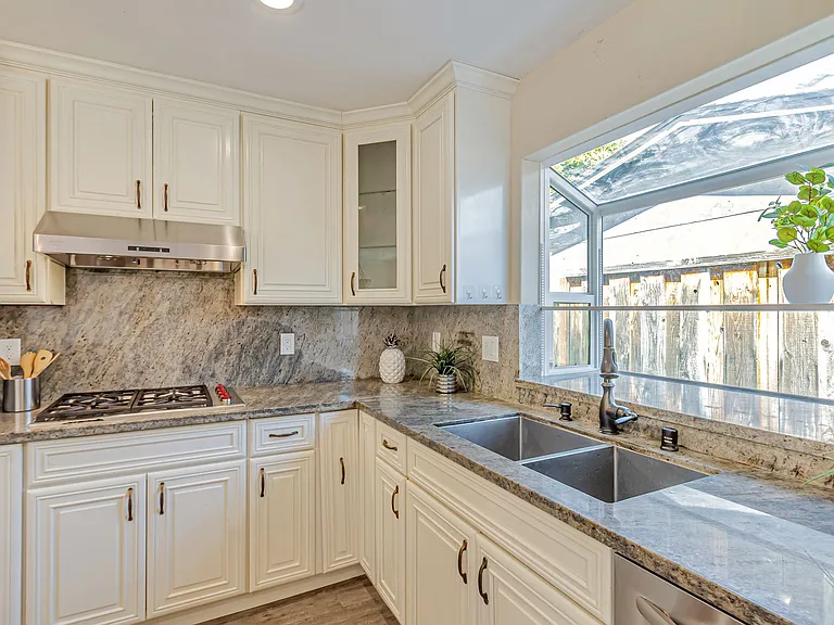 1070 Morningside Dr — Photo 9