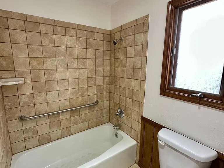 510 N Gardner Ave — Photo 11