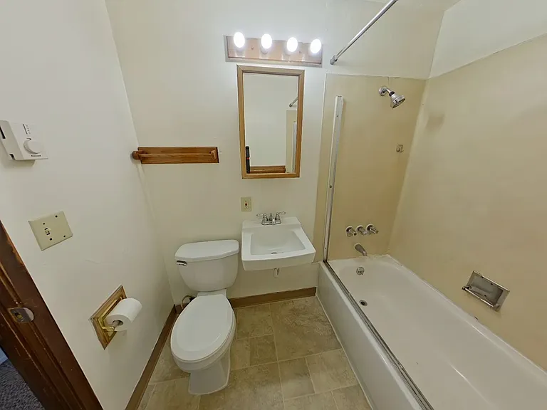 710 E 15th Aly — Photo 18