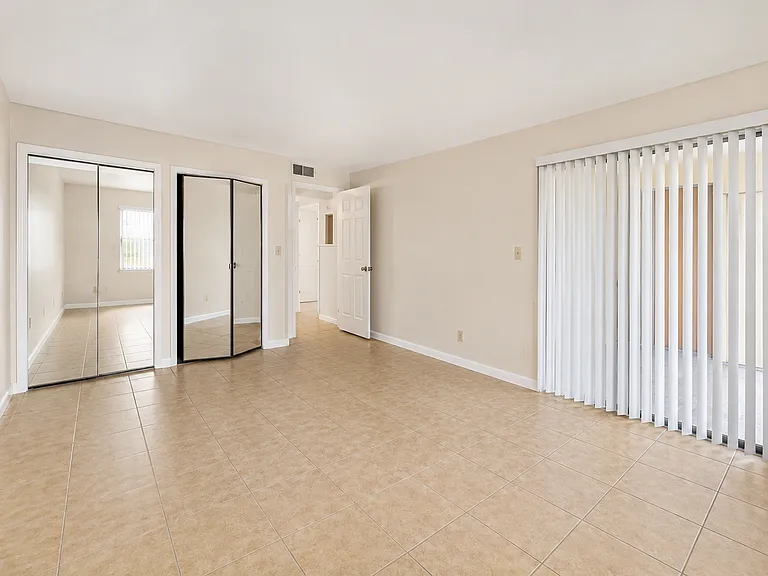 3118 Sir Hamilton Cir #4 — Photo 15