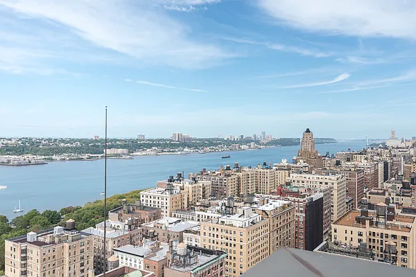 Rented by Century 21 Metropolitan | media 10