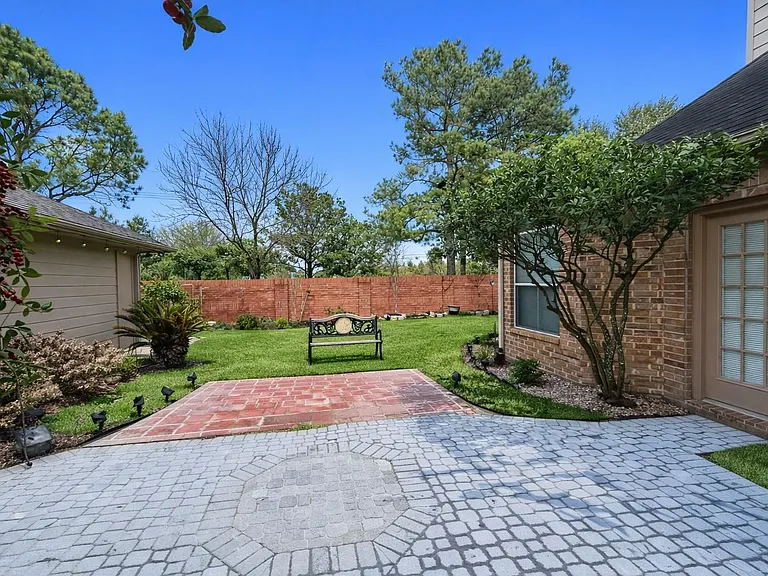 16807 Laguna Springs Dr — Photo 49