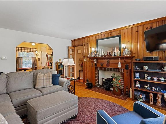 4th image of 1010 Lakeview Dr