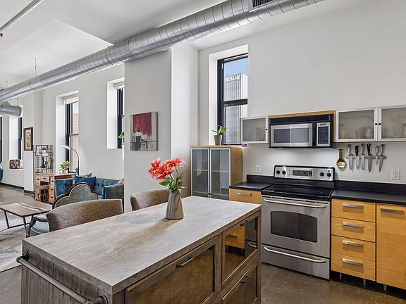 5th image of 350 Saint Peter St Unit 1012