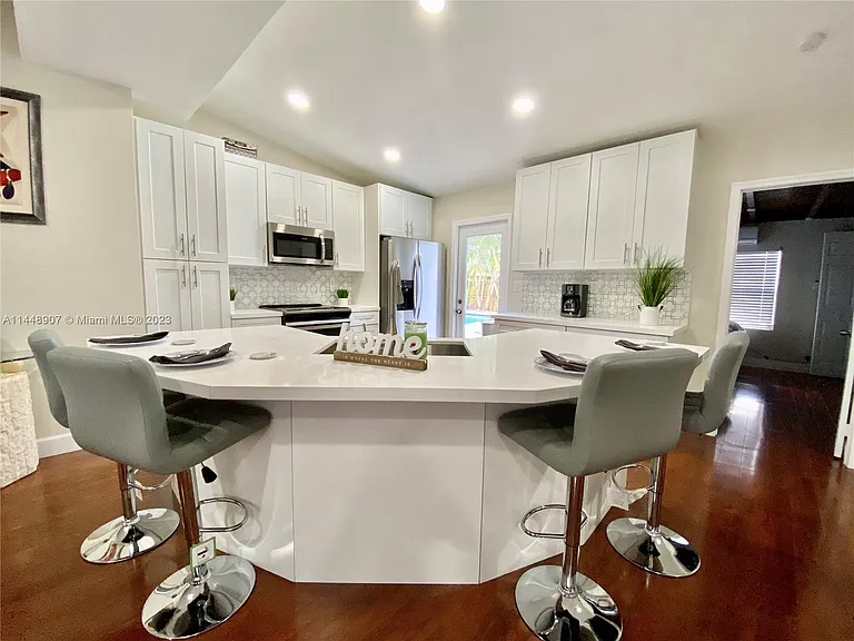3440 SW 20th St — Photo 3