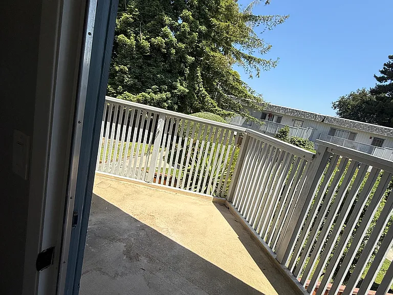 614 McKenzie Ave — Photo 8