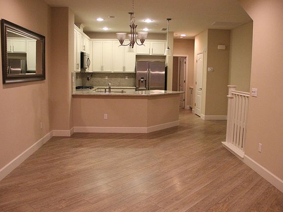 5th image of 476 Calabria Pl