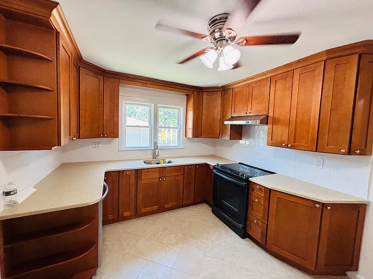 75 Elm Ave — Photo 3