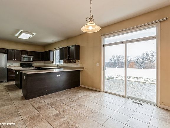 4th image of 39410 Castleford Ln