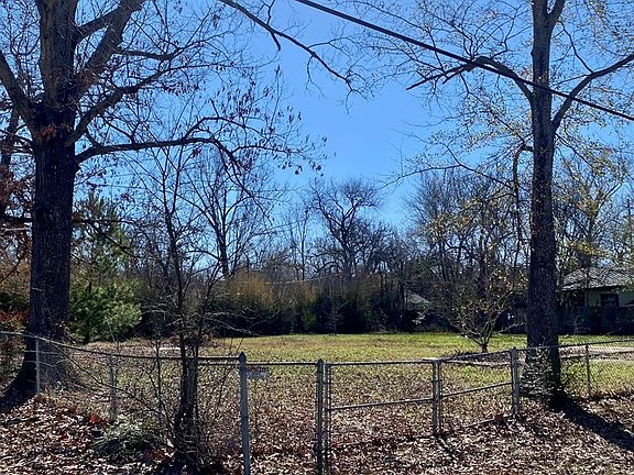 2nd image of 709 Moore Ave