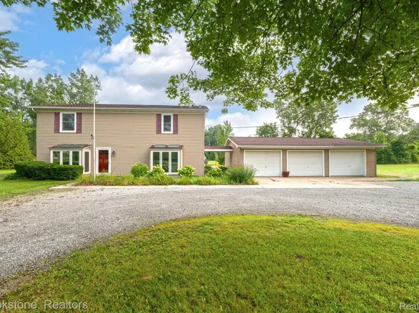 37600 Palma Rd, New Boston, MI 48164