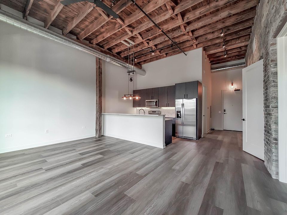 1st image of 818 N Wolcott #207