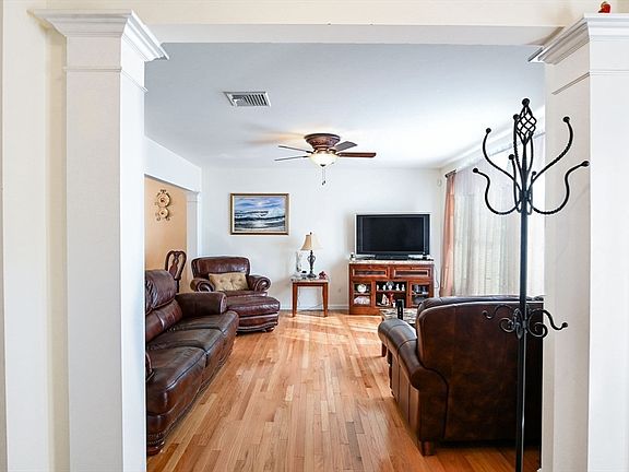 5th image of 92 Tarkiln Pl