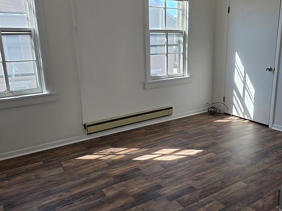 3rd image of 102 E Main St APT 4