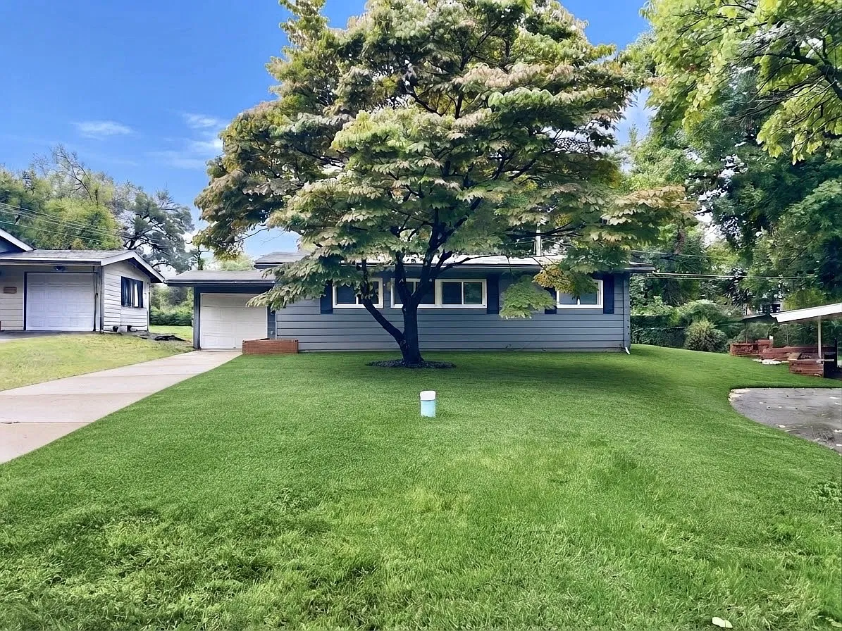 3 bed, 1140 sqft, $1,750 — Photo 1