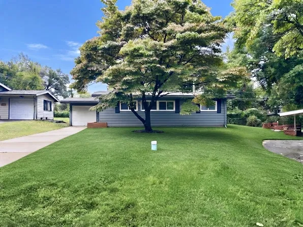 8300 Woodhurst Dr, Saint Louis, MO 63134