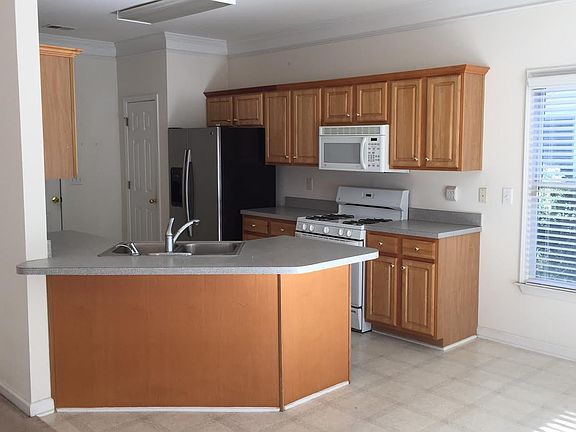 2nd image of 350 Foe Creek Dr