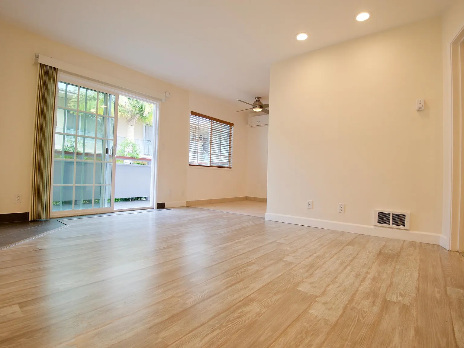 1436 Barry Ave — Photo 2