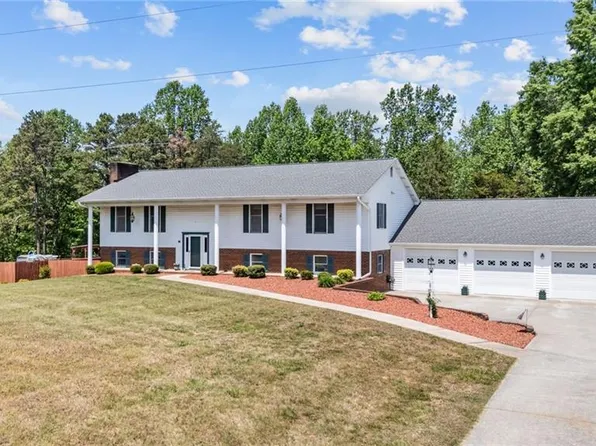 786 Central Rd, Clemmons, NC 27012