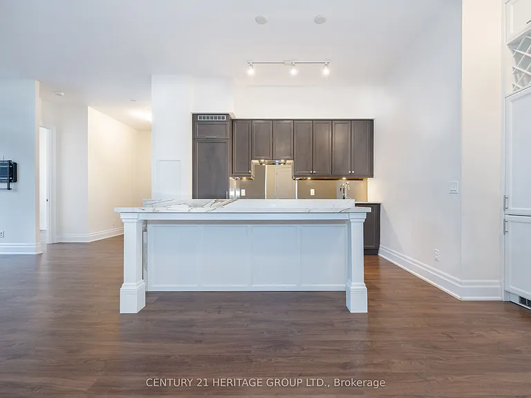 9075 Jane St #Penthouse 02 — Photo 12
