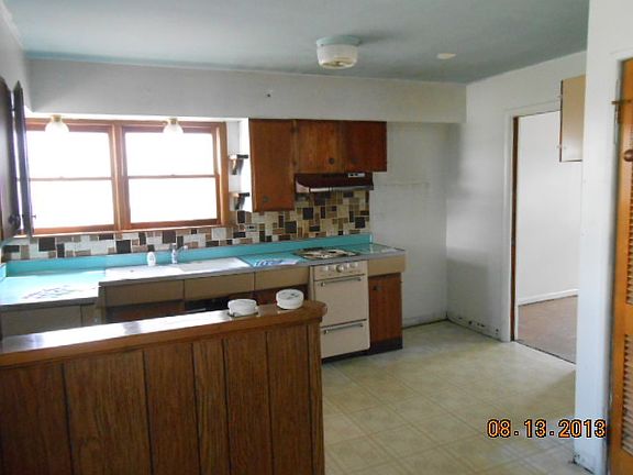 4th image of 17037 Oakwood Ave