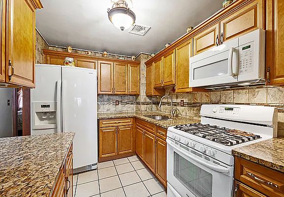4th image of 566 Central Ave