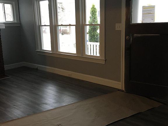 3rd image of 2068 Chesterland Ave