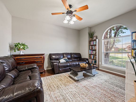 3rd image of 8404 Island Ct