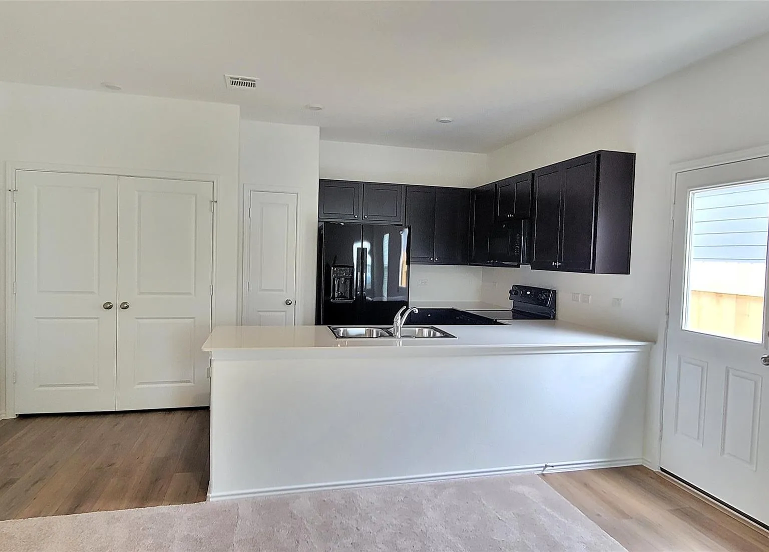 3 bed, 2.0 bath, 1266 sqft, $1,825 — Photo 2