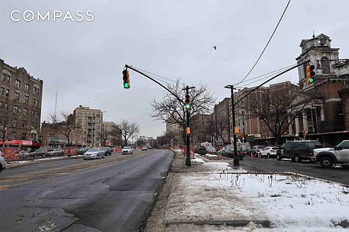 3rd image of 1800 Grand Concourse